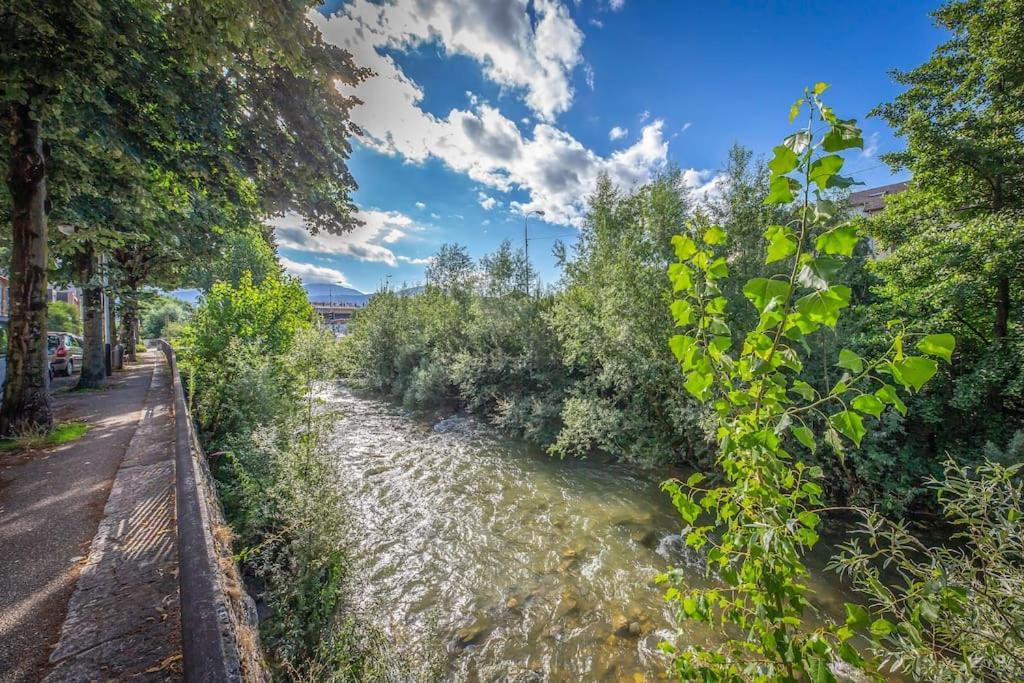 Appartement Au Bord De La Leysse A Chambéry Dış mekan fotoğraf